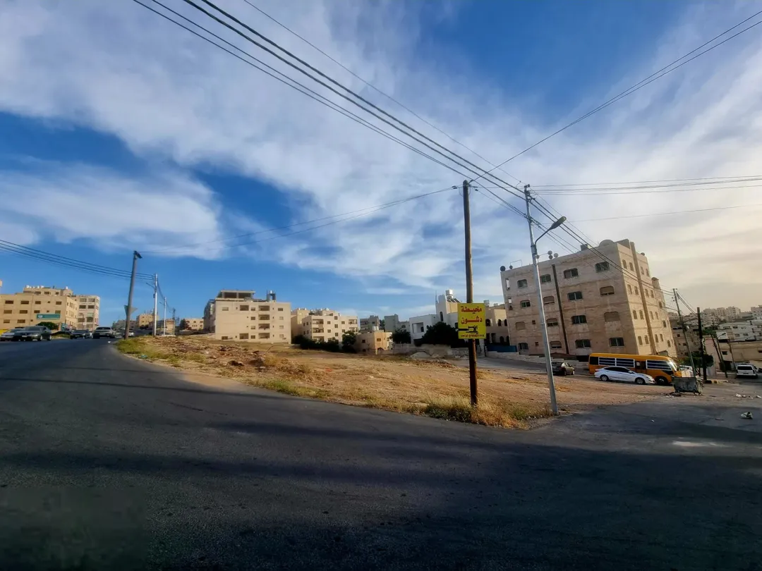 قطعة أرض تجارية مميزة ب حي عدن سعر مغررري