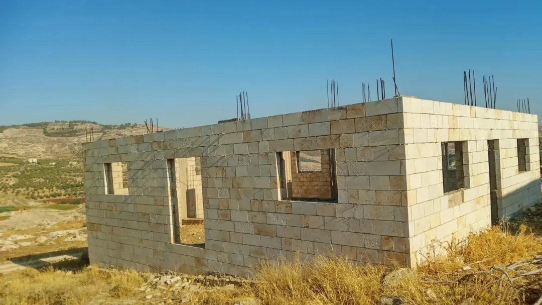 منزل حجري عريق بمساحة دونم في ناعور
