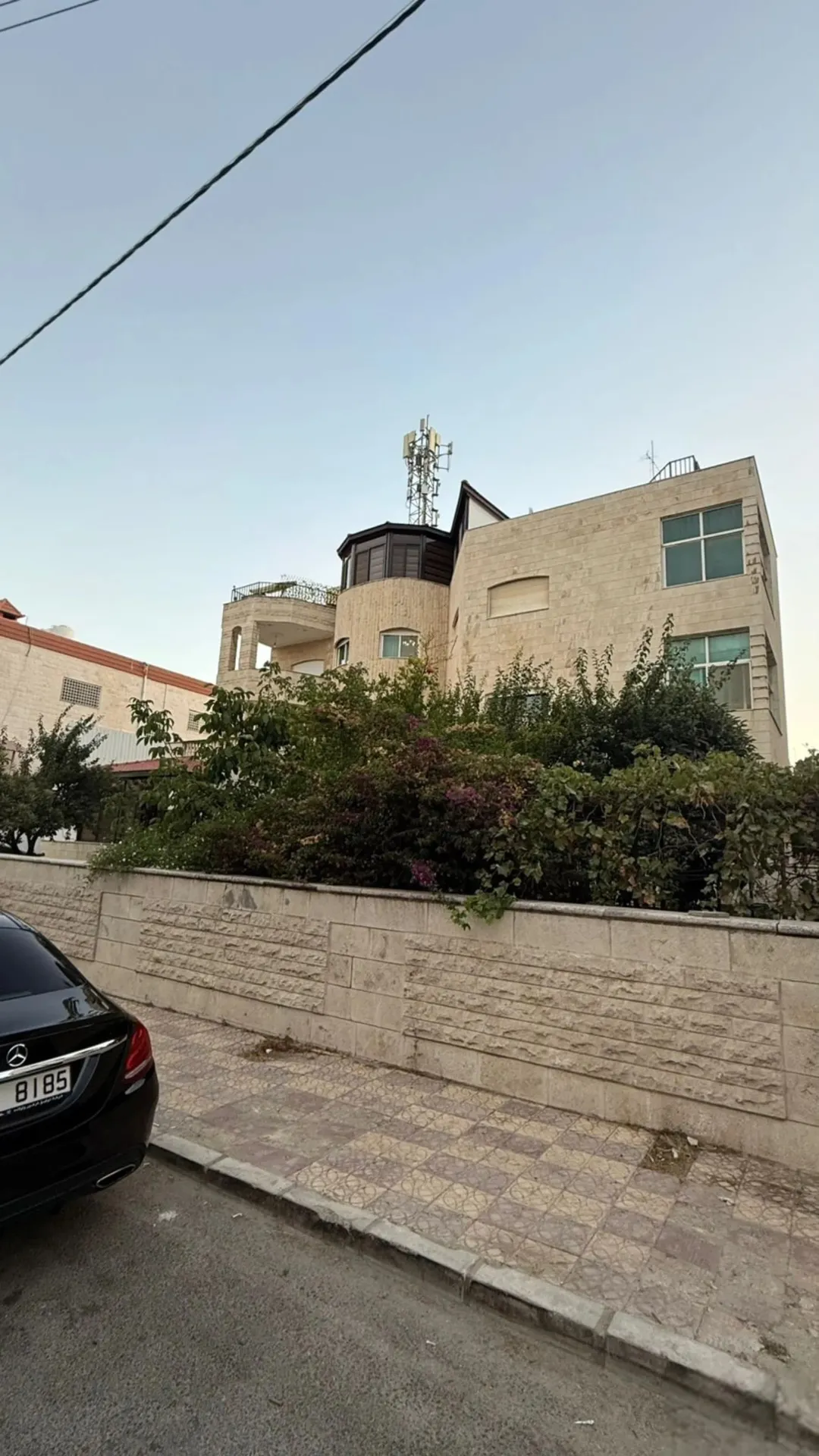 عمارة سكنية للإستثمار – في أجمل مناطق أم السماق للبيع بسعر مغري دونم و 100