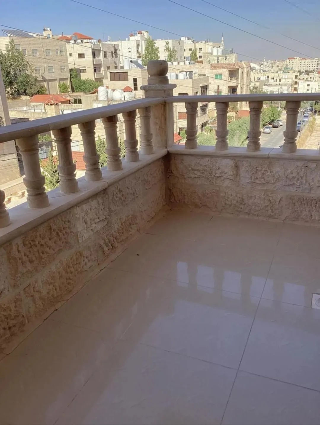 شقة مميزة للبيع في منطقة الخزنة – طبربور