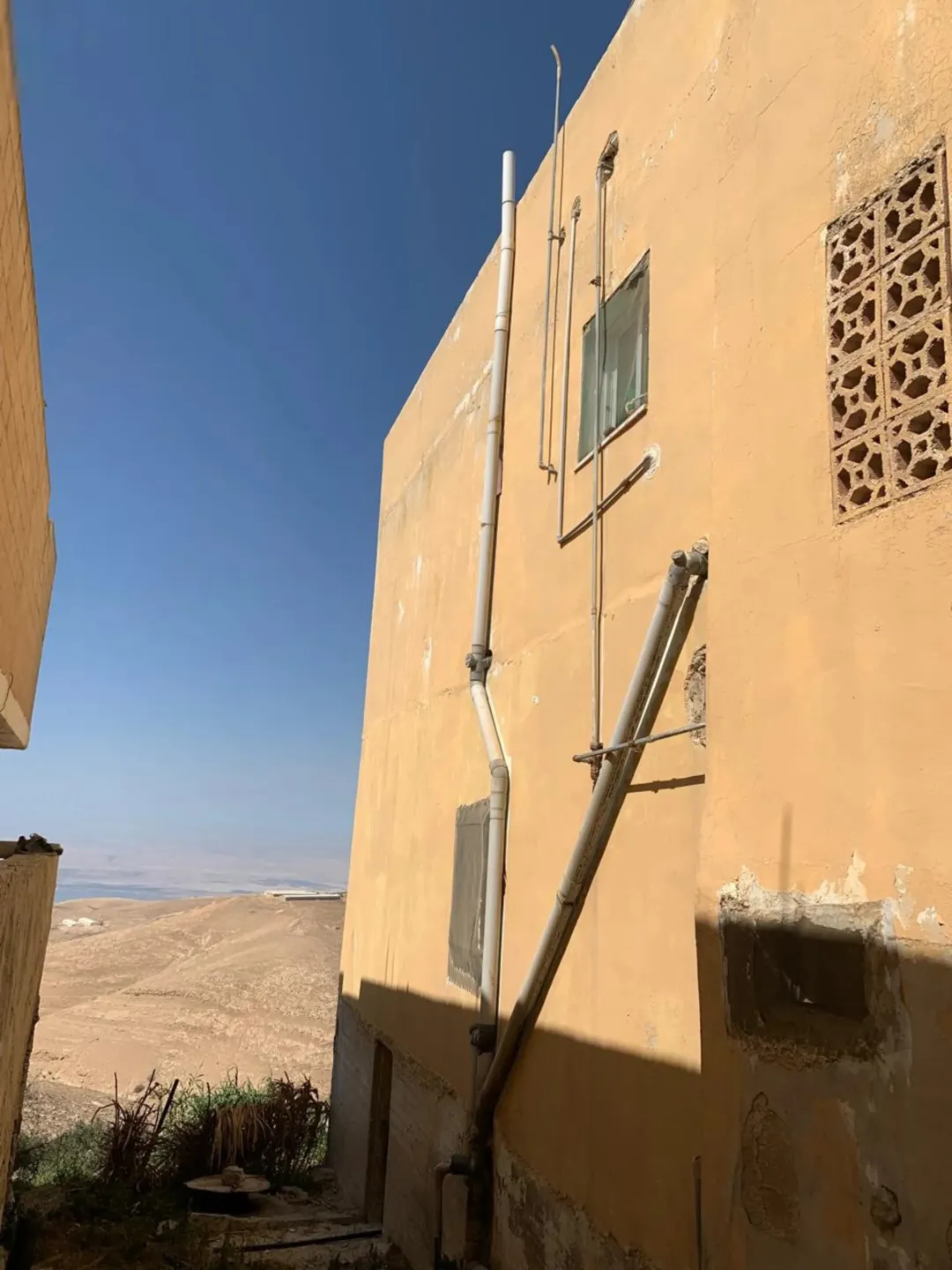 بيت طابقين