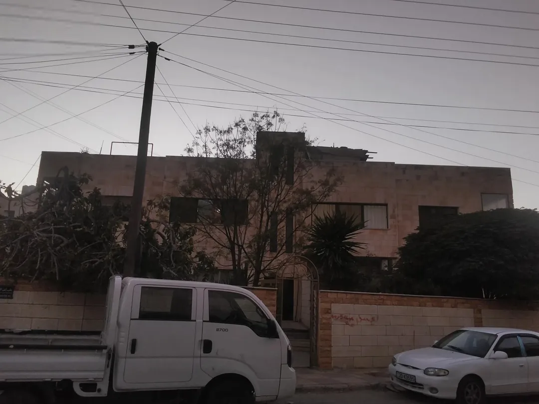 سطح للبيع بشكل مستعجل