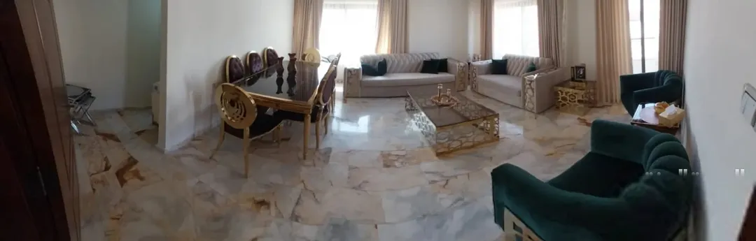 شقة طابقية فاخرة للبيع في الجبيهة – عمان