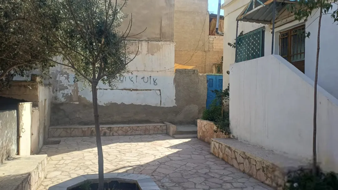 شقتين أرضيتين متلاصقتين للبيع في الزرقاء