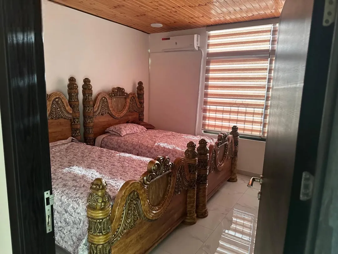 روف مفروش فاخر مع قرميد جديد للإيجار في الجبيهة – عمان | ID 917771