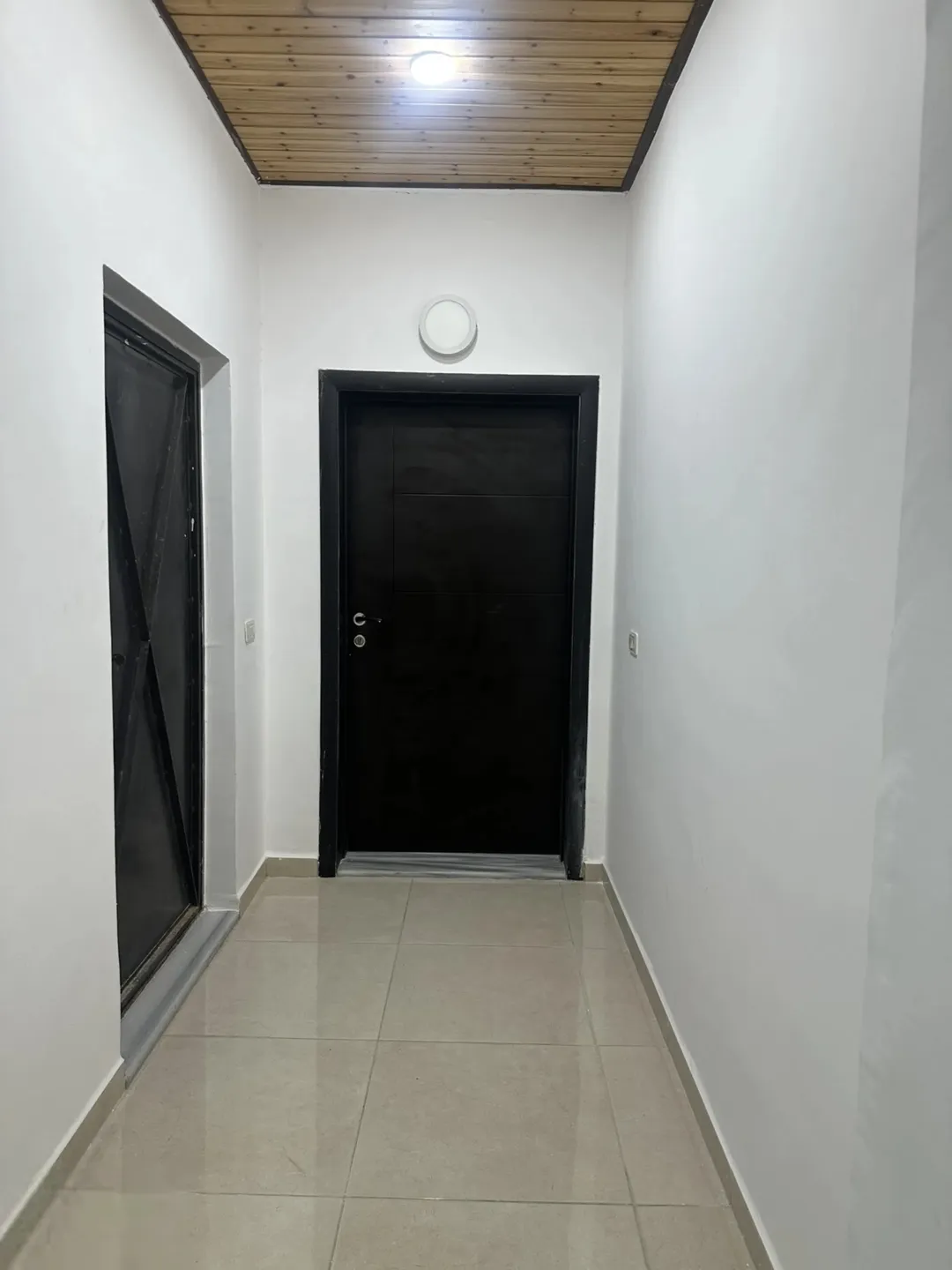 روف مفروش فاخر مع قرميد جديد للإيجار في الجبيهة – عمان | ID 917771