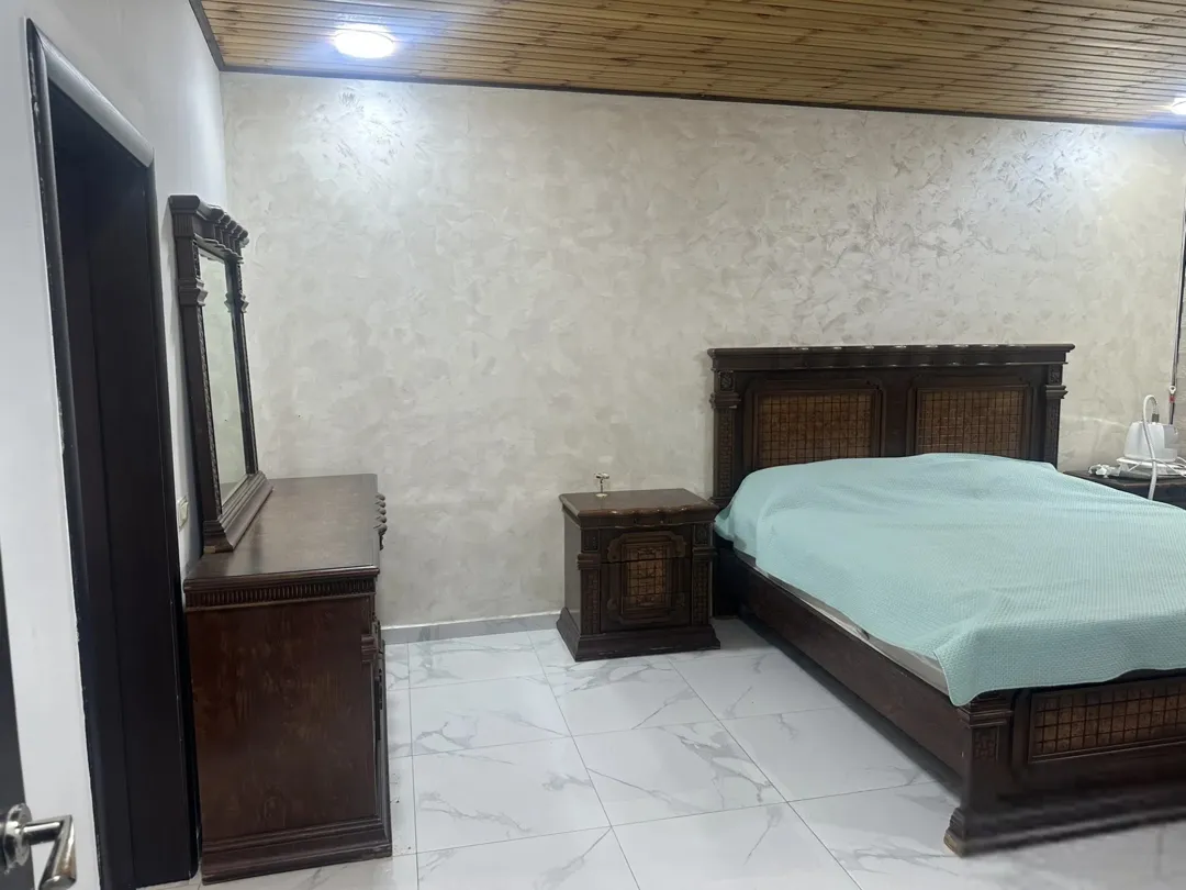 روف مفروش فاخر مع قرميد جديد للإيجار في الجبيهة – عمان | ID 917771