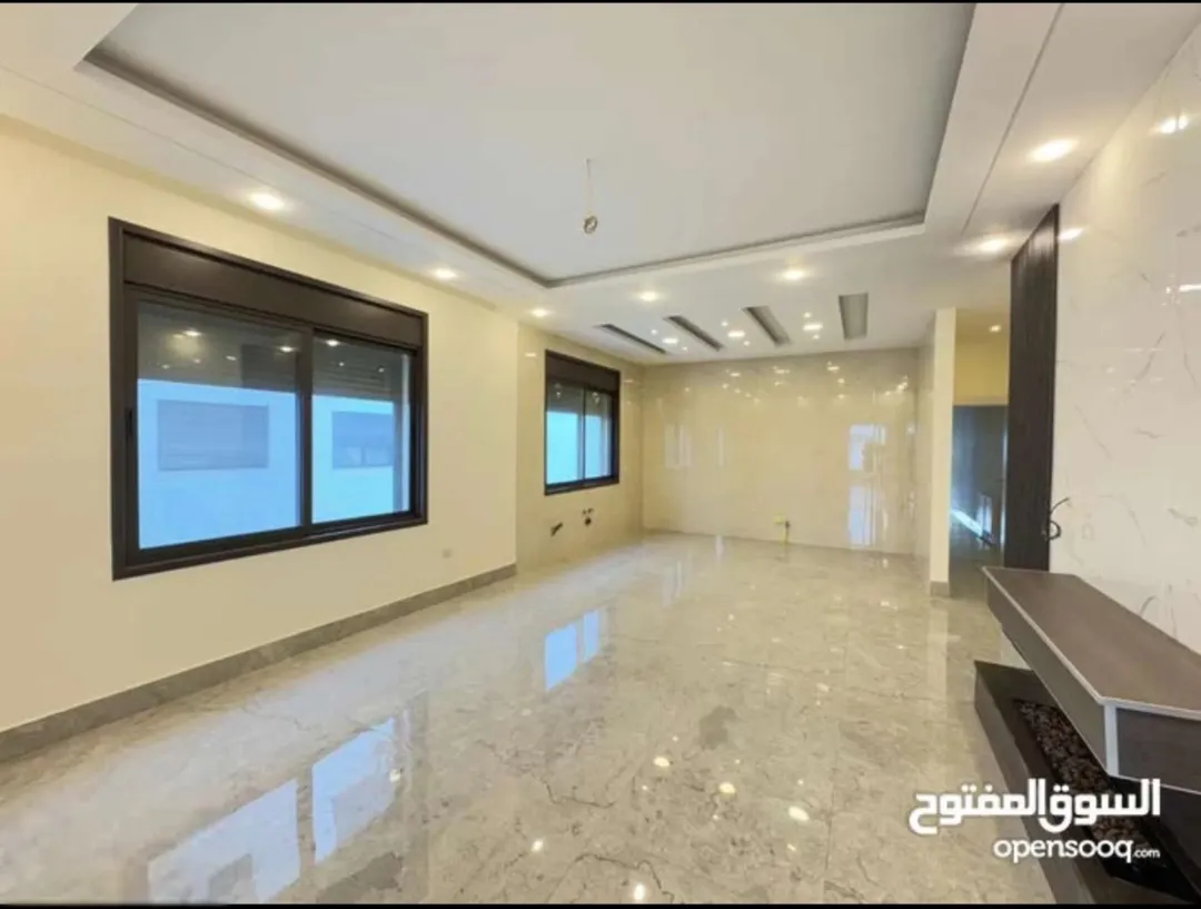شقه لقطه طابق اول للبيع مميزه كريدور عبدون حجار نوابلسه ( آخر شقه ) اقساط او كاش