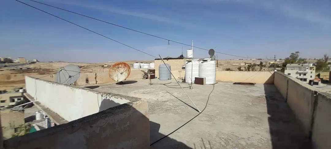 بيت فاخر مع قطعة أرض للبيع