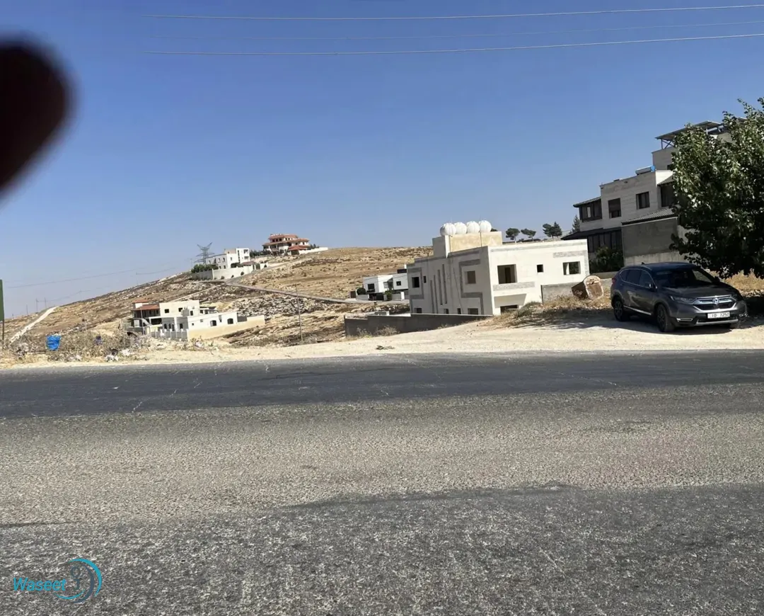 التواصل واتس اب فقط ارض مميزه للبيع على شارعين في شارع الادن