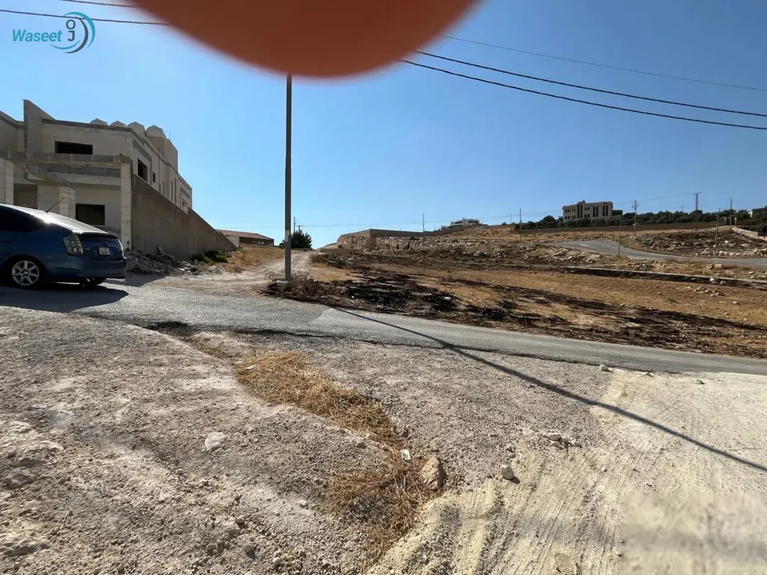 التواصل واتس اب فقط ارض مميزه للبيع على شارعين في شارع الادن