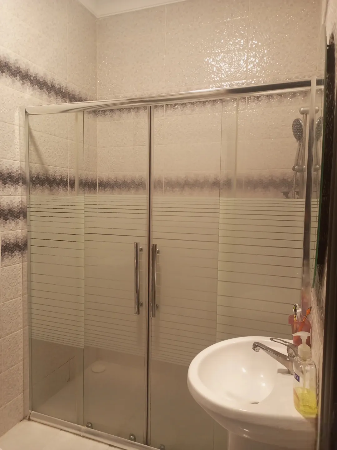 شقة فاخرة للبيع في طبربور بالقرب من القيادة العامة