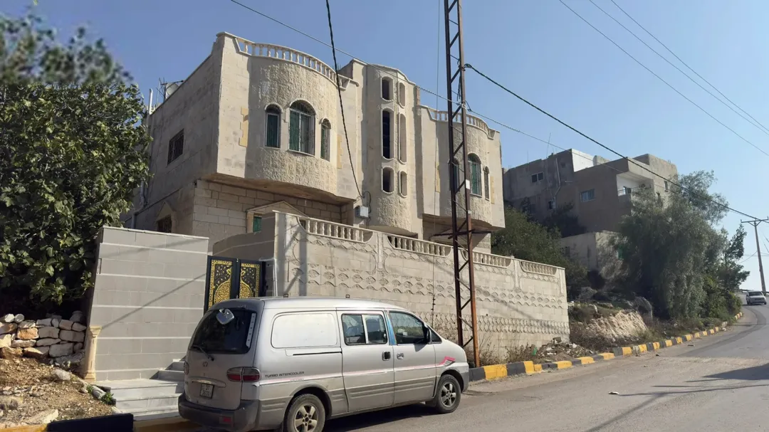 منزل شبه جديد