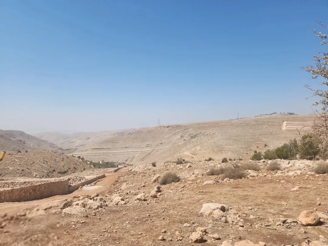 ارض مميزة للبيع في ماحص ام الفول بدر الجديدة – حي الاميرات