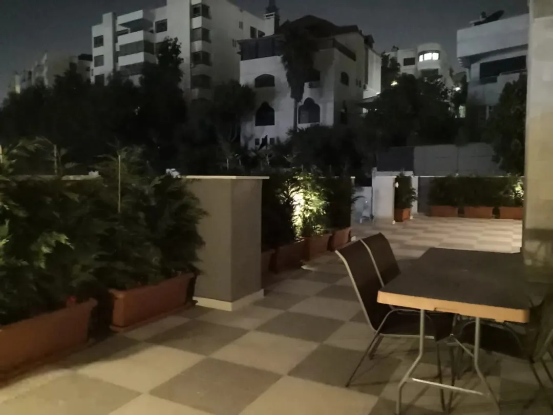 شقة عصرية فخمة مُجهَّزة بالكامل في أبدوون داخل مجمع سكني مُحكم | ID 740976