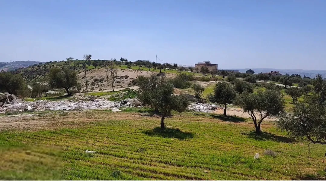 أرض سكنية للبيع في ناعور – إسكان الصيادلة بجانب قرية الصنوبر