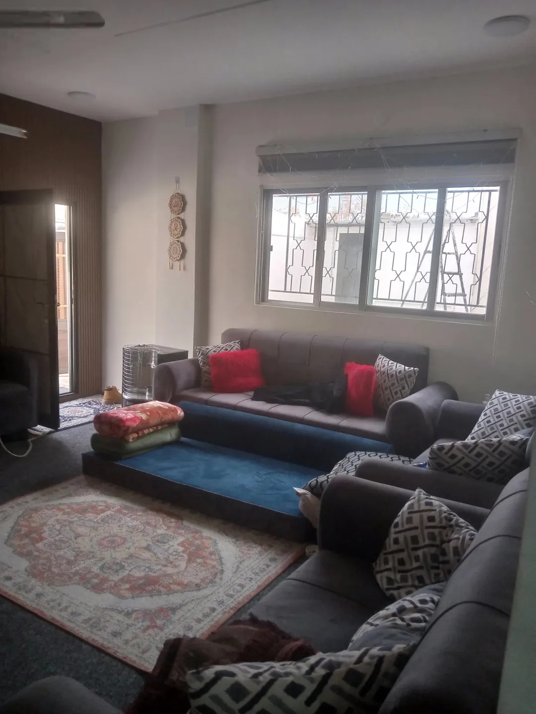 شقه للبيع.اربد غرب مستشفى الاميره بسمه