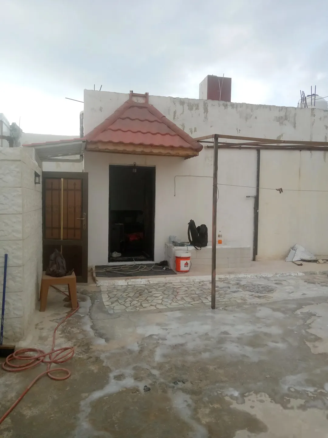 شقه للبيع.اربد غرب مستشفى الاميره بسمه