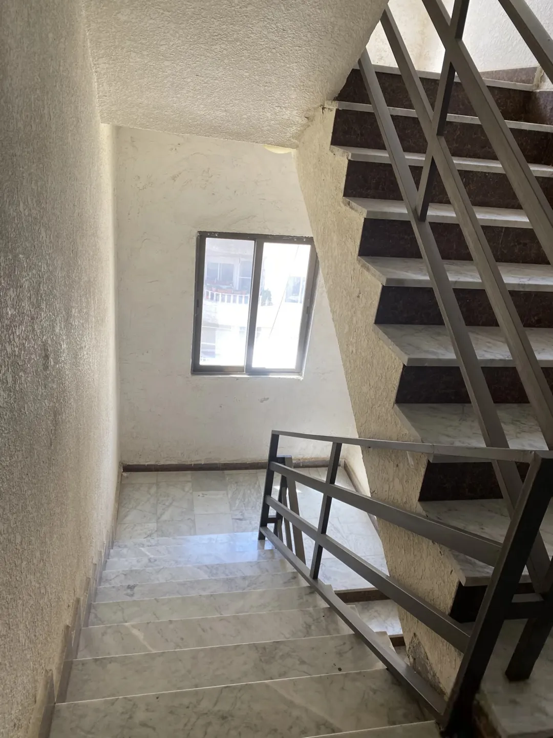 شقة مميزة للبيع في الجاردنز – عمان