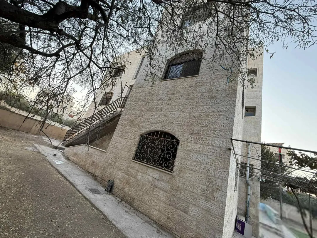 فيلا سكنية وتجارية للبيع في إربد – الحي الجنوبي