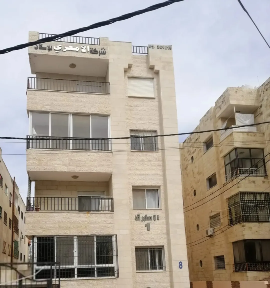 شقة مساحتها 90 م مكونة من غرفتين نوم وصالون على امتداد غرف النوم،مطبخ طابقين،حمام واحد،بلكونة مجهزة