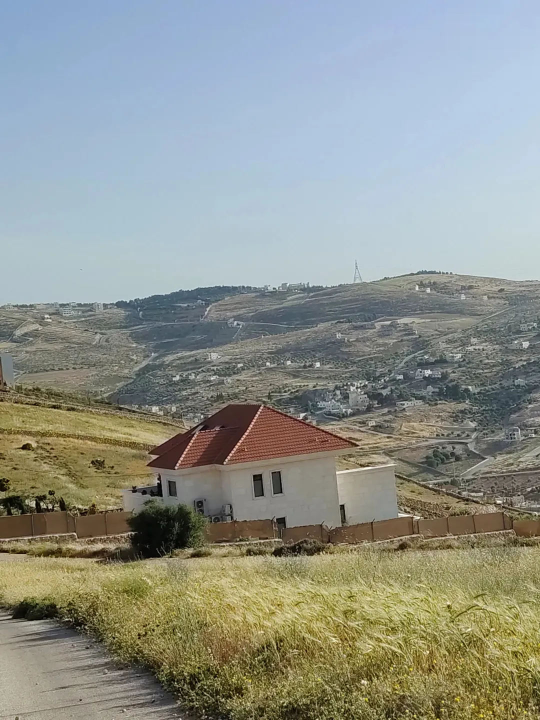 أرض زراعية للبيع في الكمشة بالزرقاء بإطلالة بانورامية