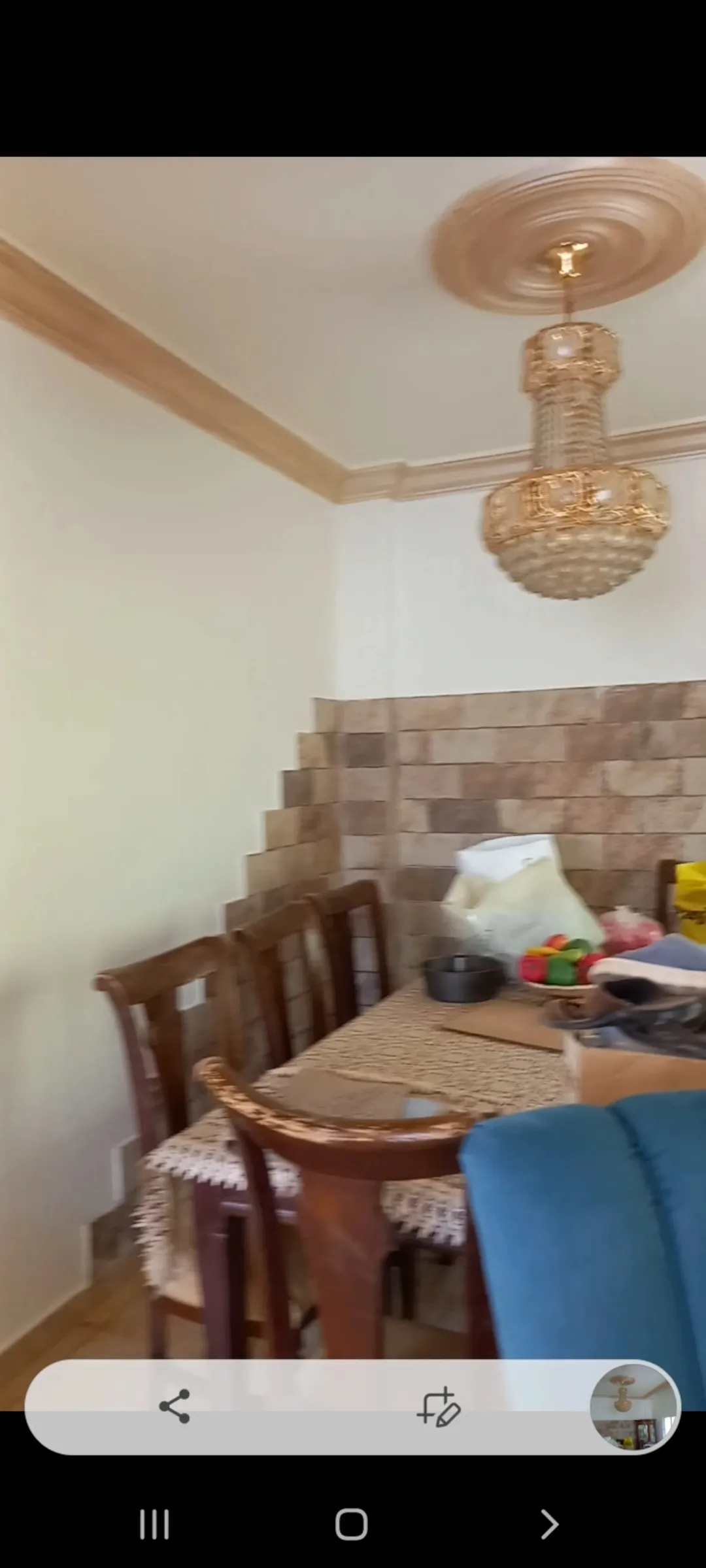 منزل مستقل دوبلكس أمريكي طابقين واجهة أمامية من الحجر وساحة