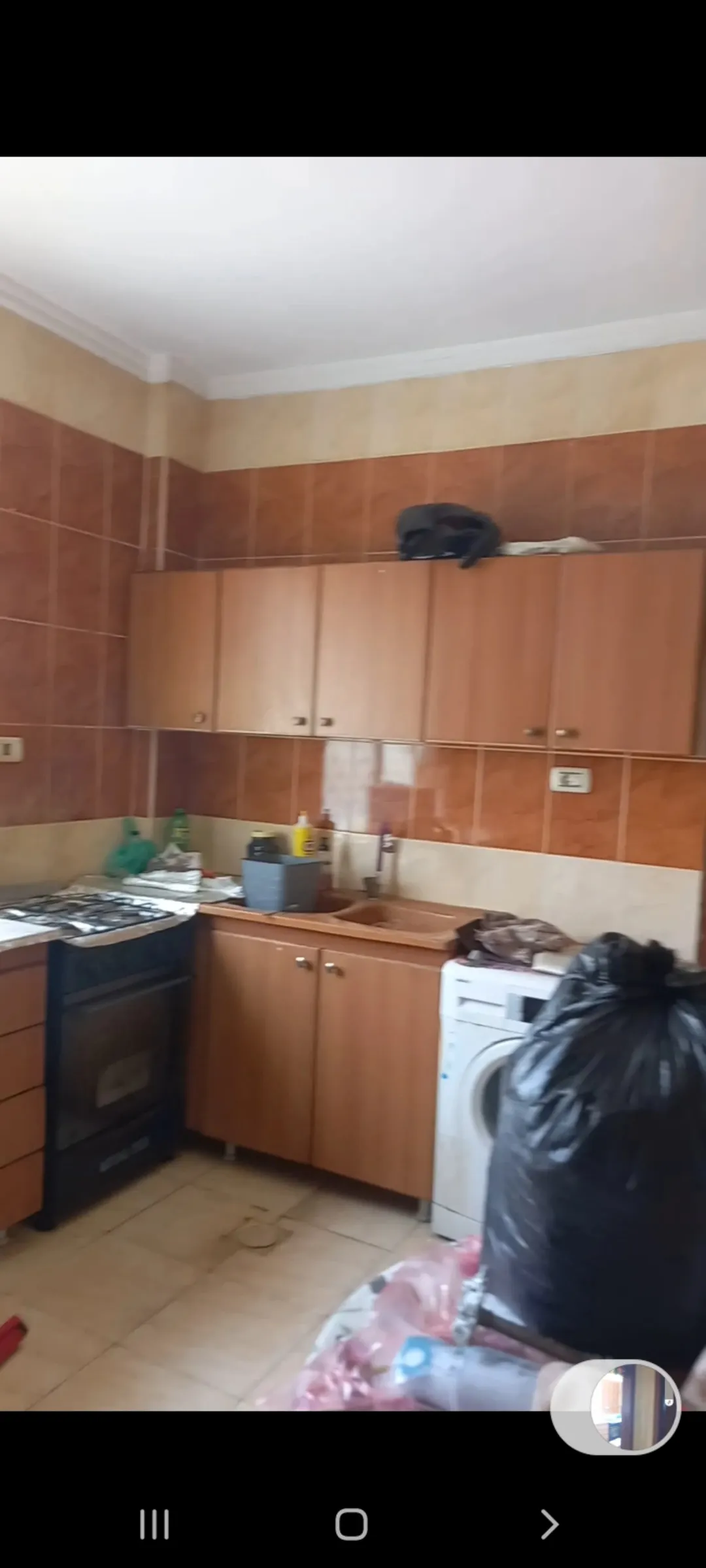 منزل مستقل دوبلكس أمريكي طابقين واجهة أمامية من الحجر وساحة