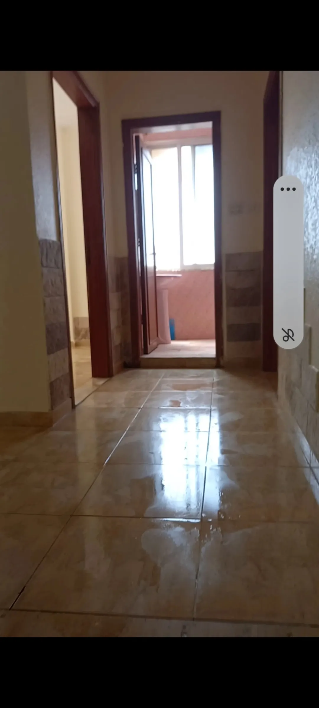 منزل مستقل دوبلكس أمريكي طابقين واجهة أمامية من الحجر وساحة
