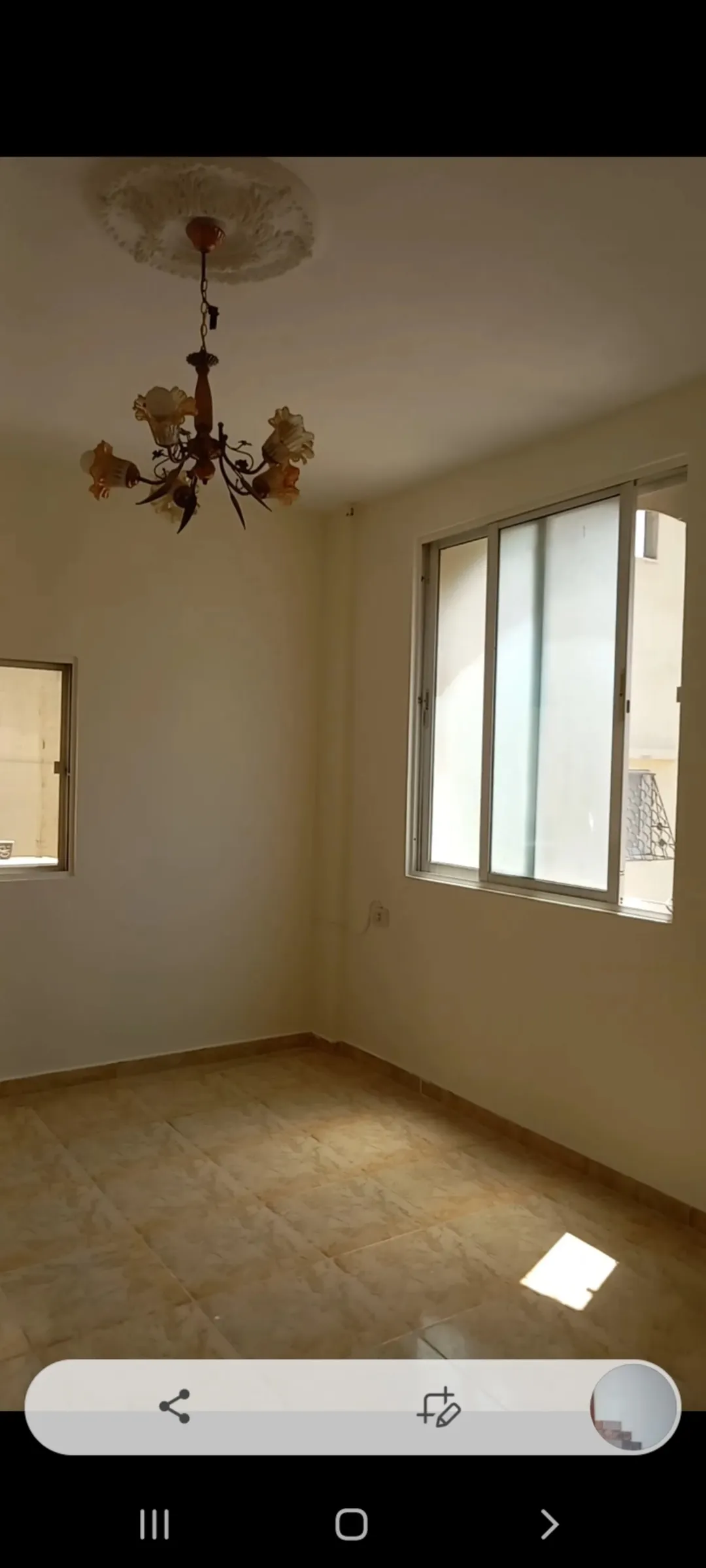 منزل مستقل دوبلكس أمريكي طابقين واجهة أمامية من الحجر وساحة