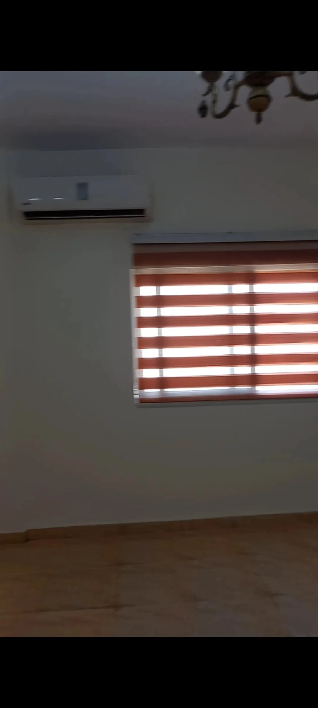 منزل مستقل دوبلكس أمريكي طابقين واجهة أمامية من الحجر وساحة