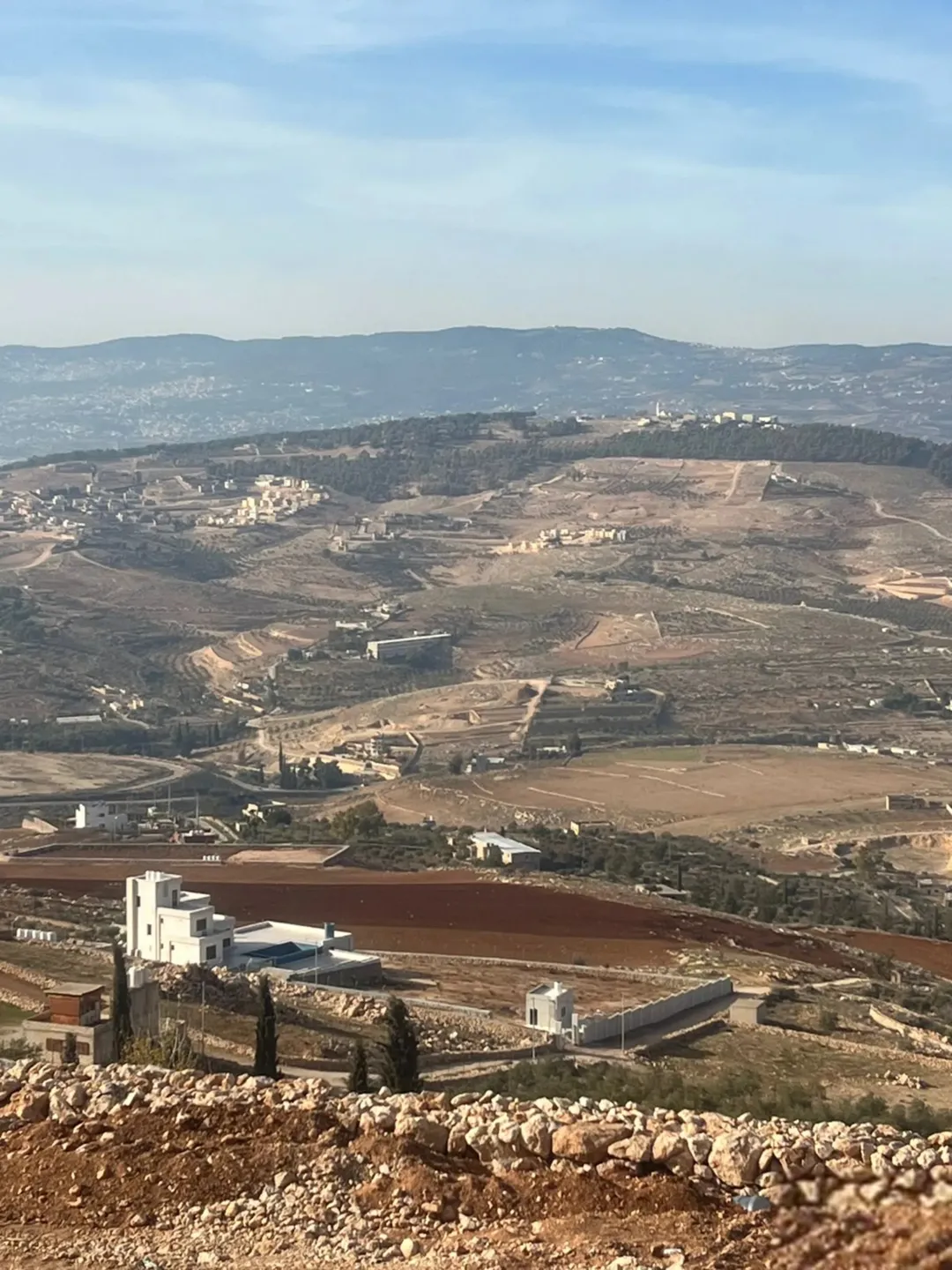 أرض للبيع مسنسلة ومنبسطة بالكامل