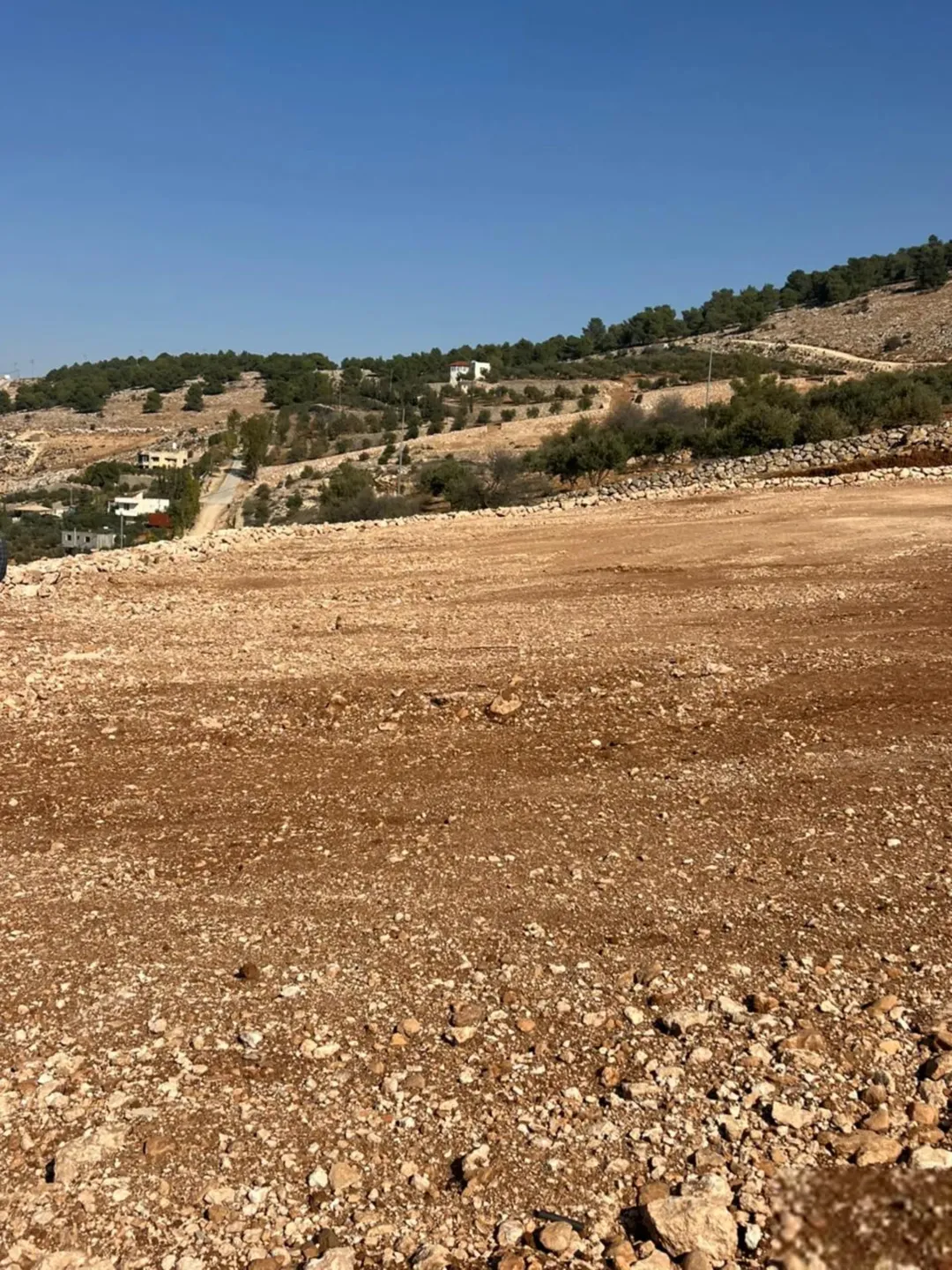 أرض للبيع مسنسلة ومنبسطة بالكامل