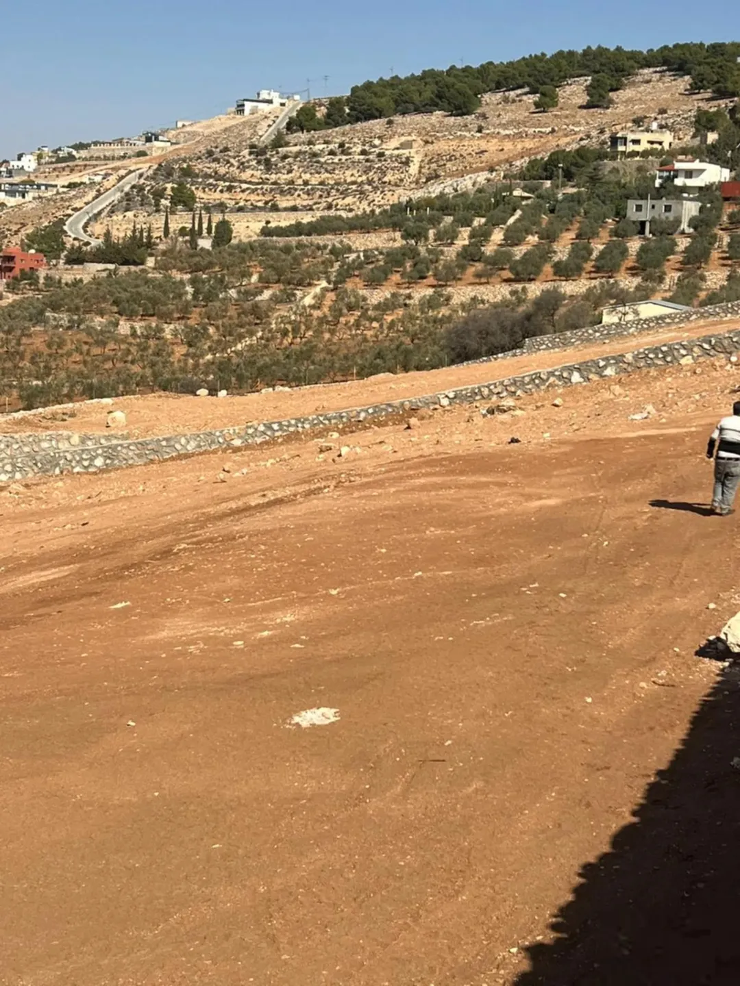 أرض للبيع مسنسلة ومنبسطة بالكامل