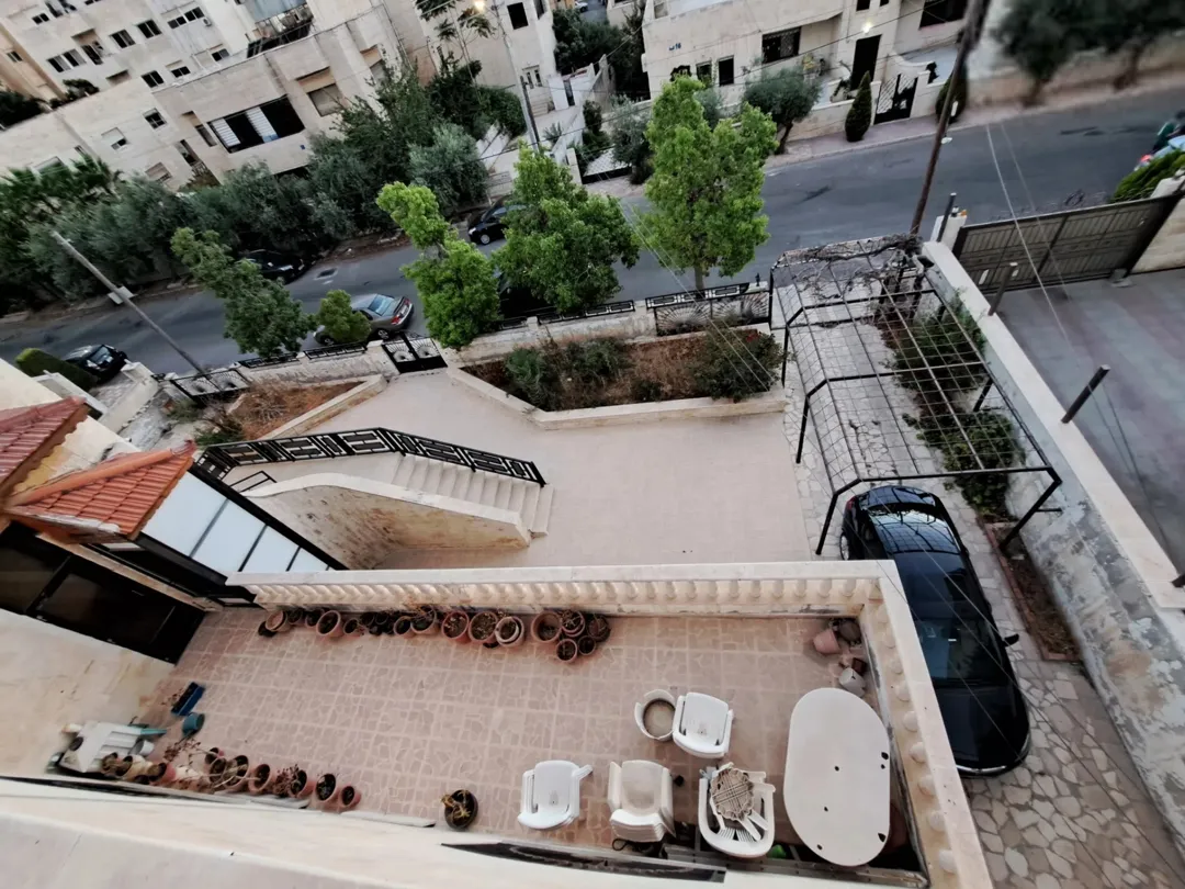 منزل مستقل للبيع الجبيهة/ دوار المنهل- للبيع المستعجل في منطقة هادئة بمساحة ارض دونم و بناء 500م .