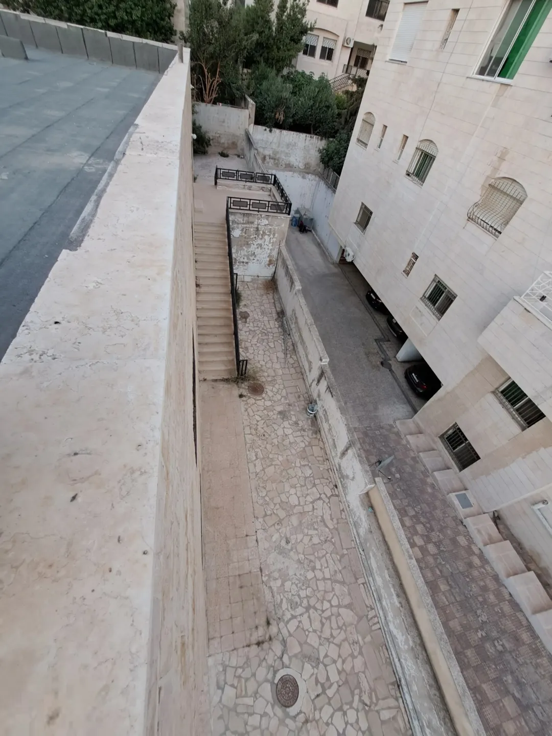 منزل مستقل للبيع الجبيهة/ دوار المنهل- للبيع المستعجل في منطقة هادئة بمساحة ارض دونم و بناء 500م .