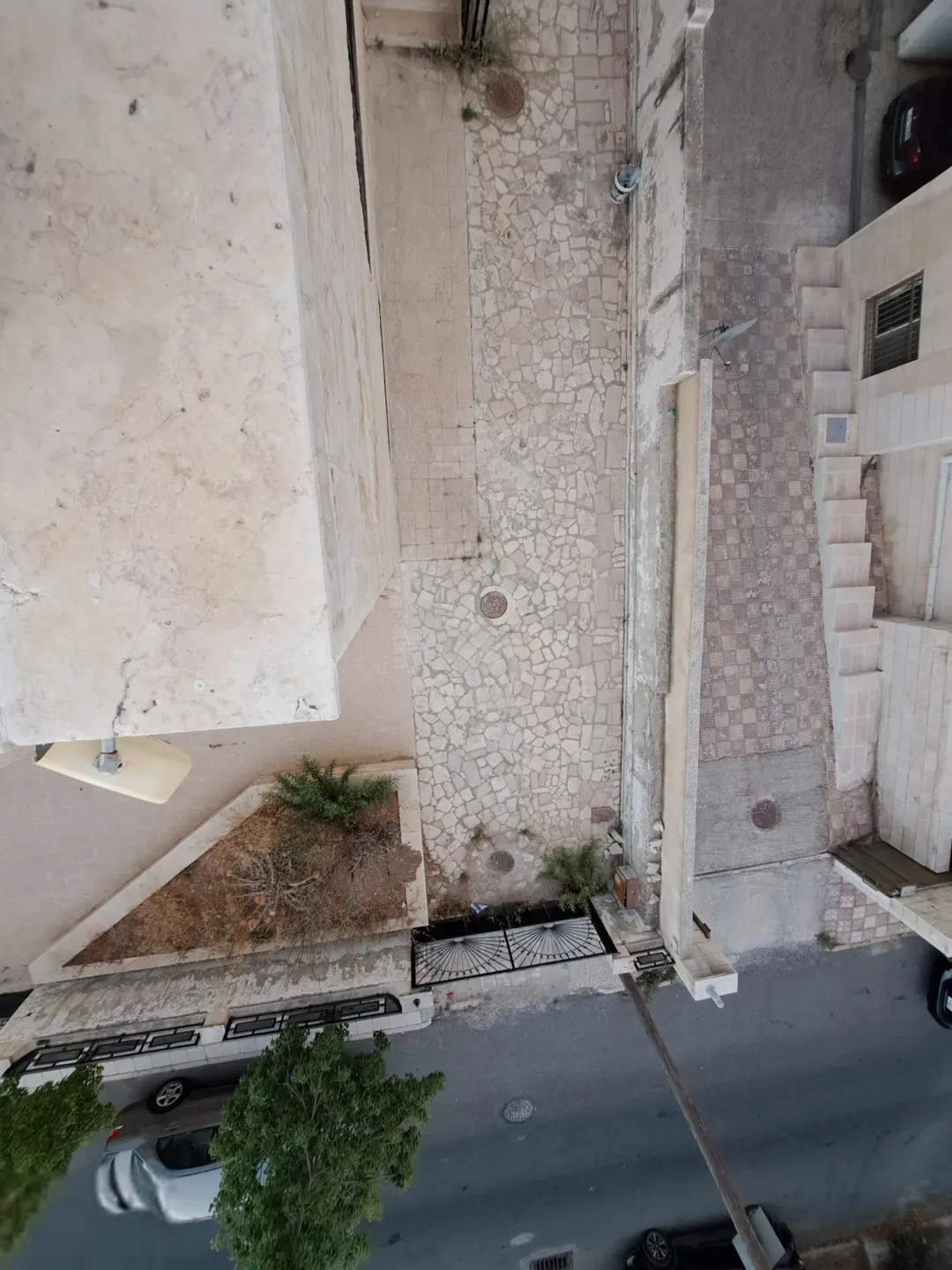 منزل مستقل للبيع الجبيهة/ دوار المنهل- للبيع المستعجل في منطقة هادئة بمساحة ارض دونم و بناء 500م .