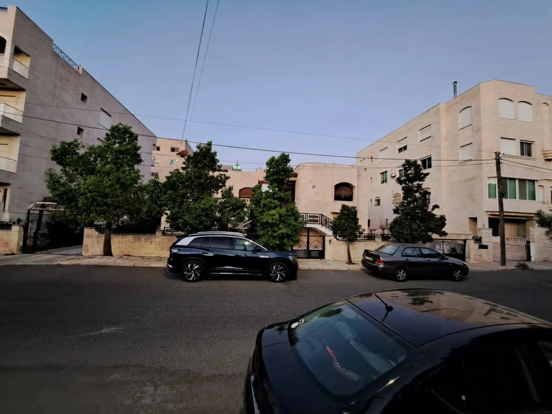 منزل مستقل للبيع الجبيهة/ دوار المنهل- للبيع المستعجل في منطقة هادئة بمساحة ارض دونم و بناء 500م .