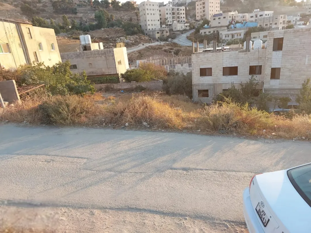أرض سكنية مميزة للبيع في عين الباشا – حوض الزاوية