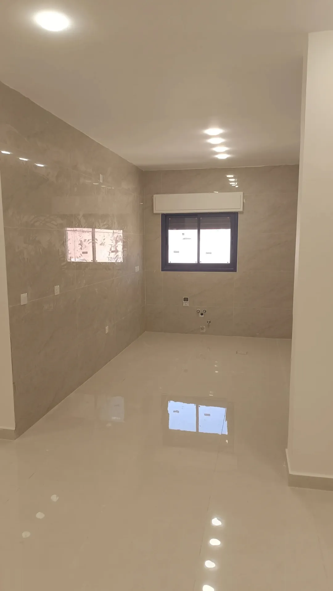 تملك طابق ارضي بالعاشره 92+200م ترسات الشرقي تشطيب فلل بسعر مغري 56 الف فقط