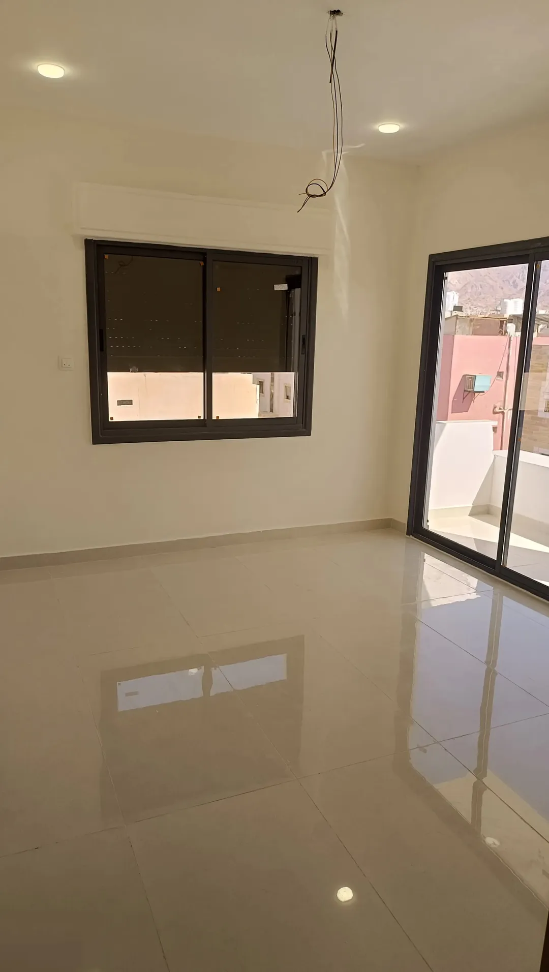 تملك طابق ارضي بالعاشره 92+200م ترسات الشرقي تشطيب فلل بسعر مغري 56 الف فقط