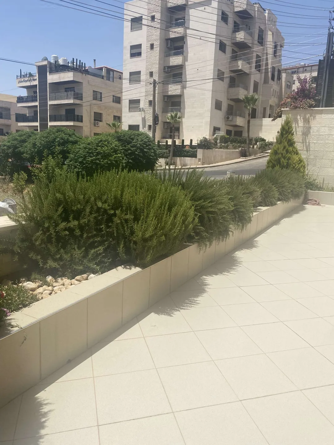 شقة أرضية ساحرة مفروشة بالكامل للإيجار السنوي – عمان الاردن | ID 582651