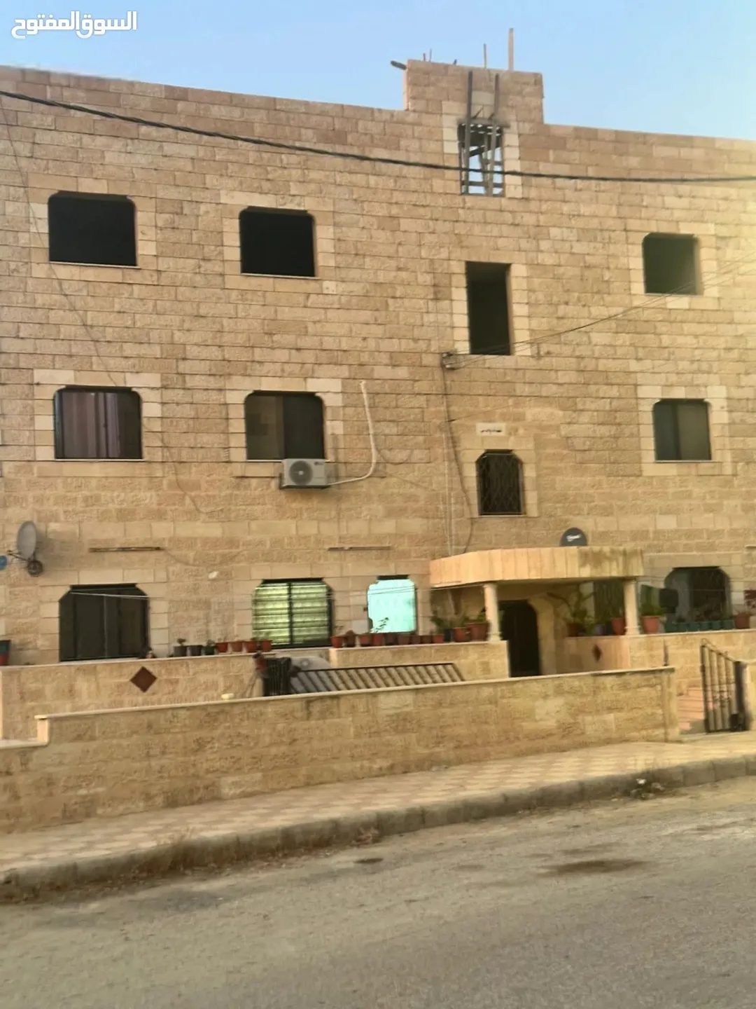عمارة استثمارية للبيع في ماركا الجنوبية – عمان