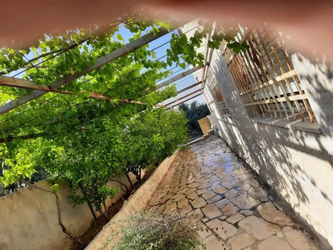 للبيع في ناعور حوض ام تينه مساحة البناء 660م ومساحة الأرض 745م منطقه هادئه ومطله