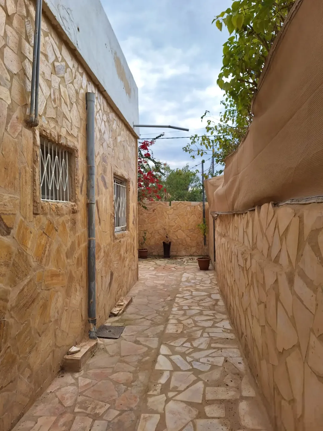 بيت مستقل مع مسبح