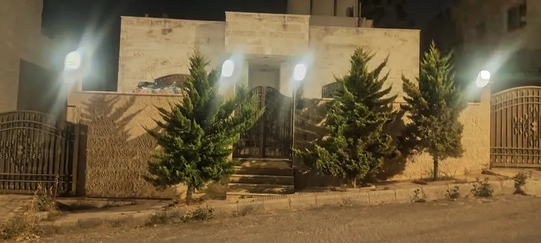 بيت مستقل شبه فيلا للبيع في طبربور – أبو عليا