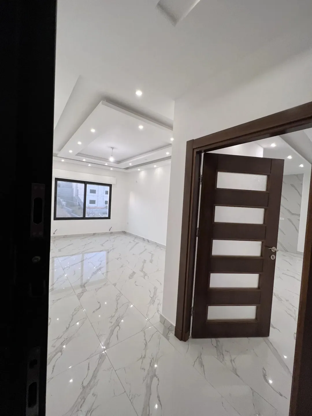 شقة طابق ارضي – 430 متر مميزه للبيع تشطيب فلل شركة حسام الجمزاوي للإسكان
