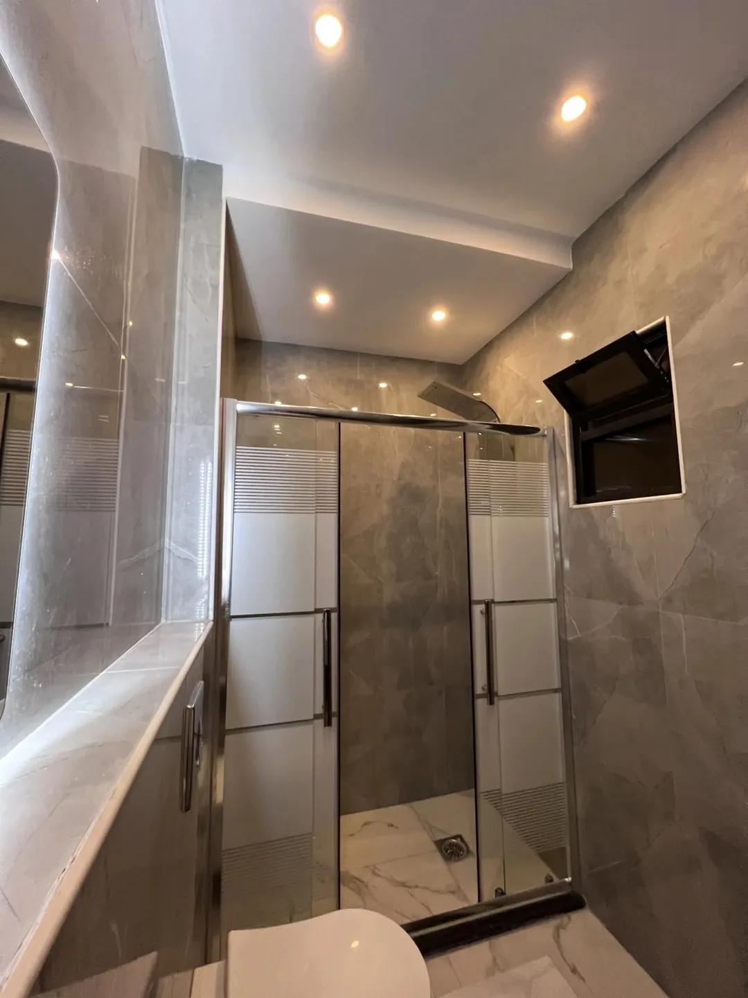 شقة طابق ارضي – 430 متر مميزه للبيع تشطيب فلل شركة حسام الجمزاوي للإسكان