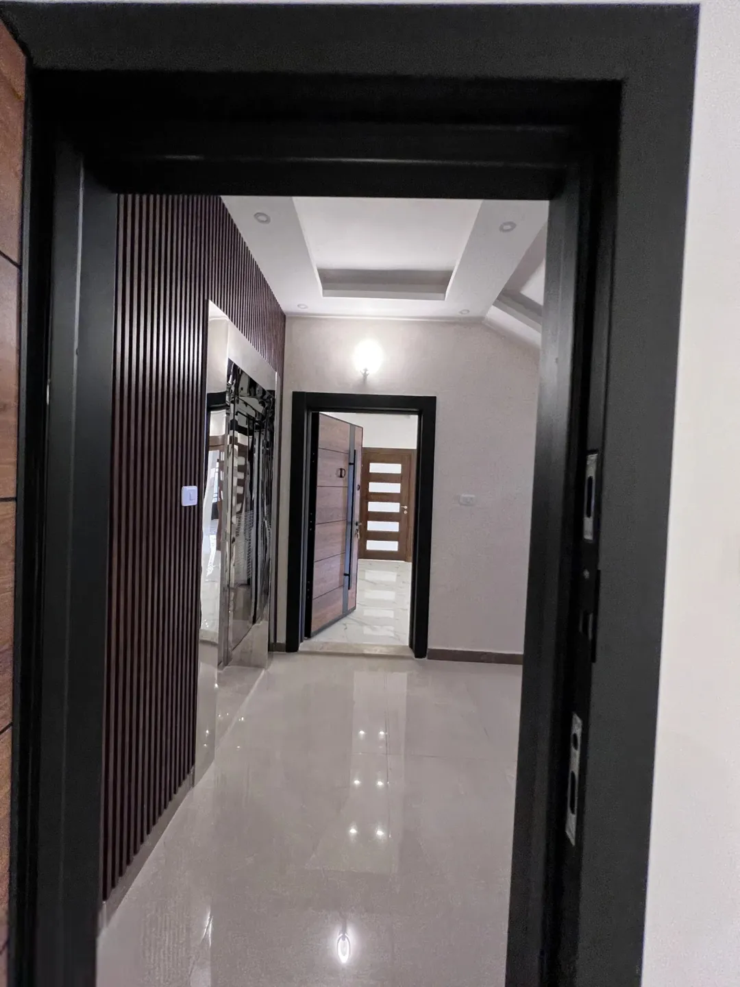 شقة طابق ارضي – 430 متر مميزه للبيع تشطيب فلل شركة حسام الجمزاوي للإسكان