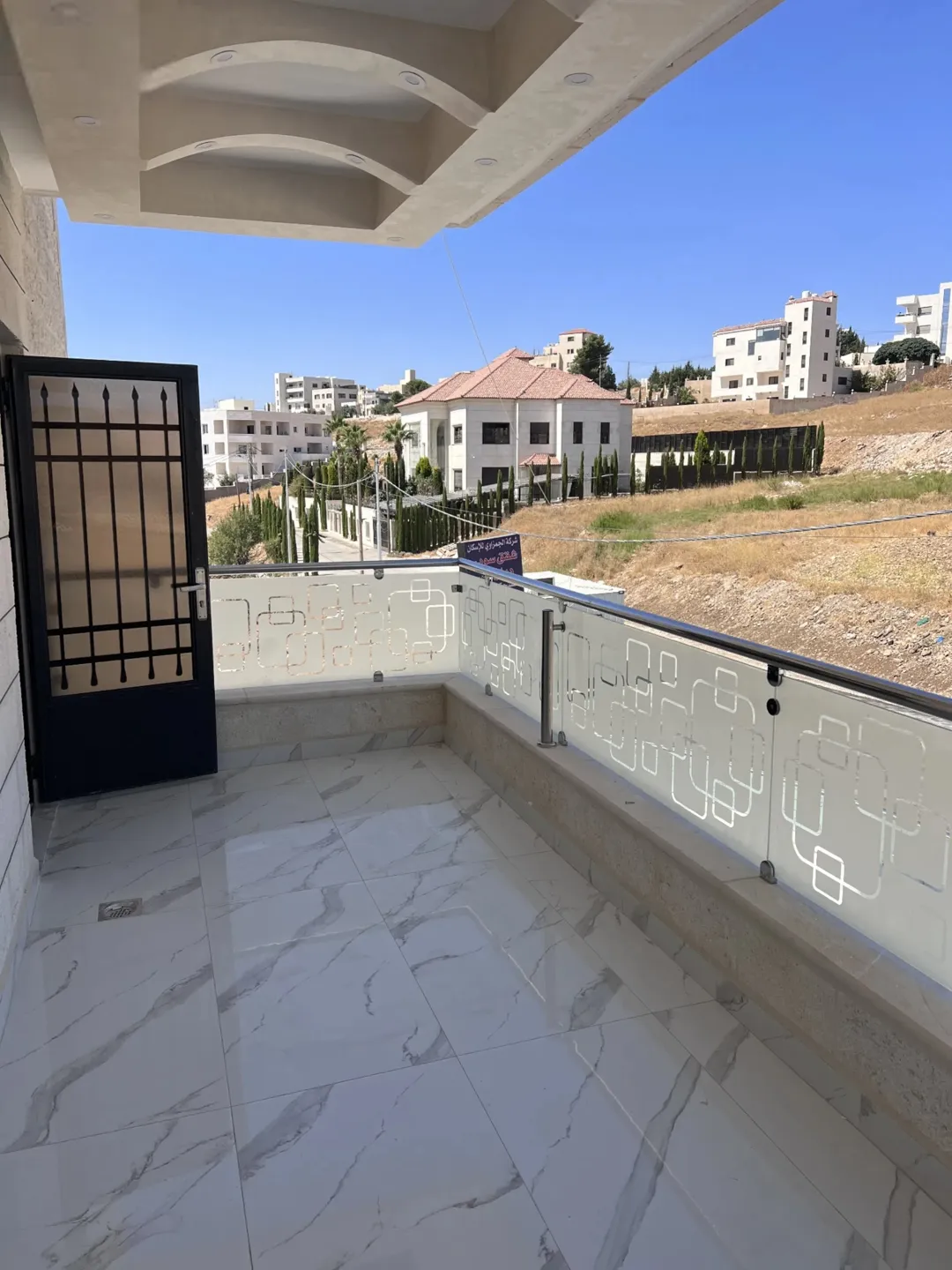 شقة طابق ارضي – 430 متر مميزه للبيع تشطيب فلل شركة حسام الجمزاوي للإسكان